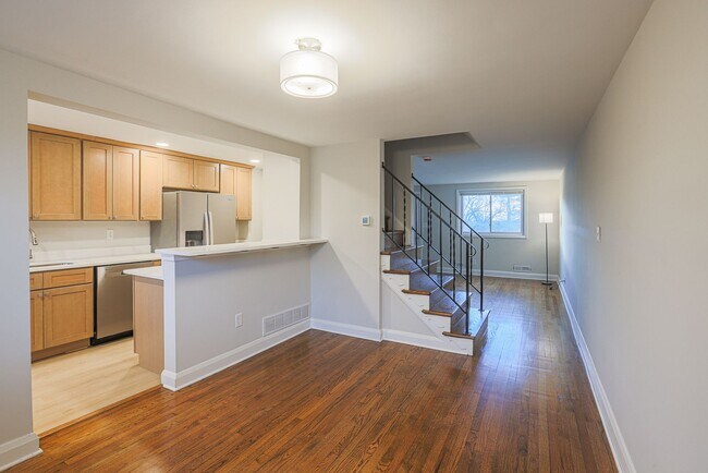Building Photo - RENOVATED PARKVILLE TOWNHOME 3BR 1.5BA