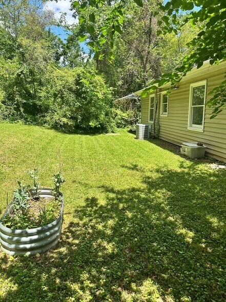 Building Photo - 490 Barnett Dr