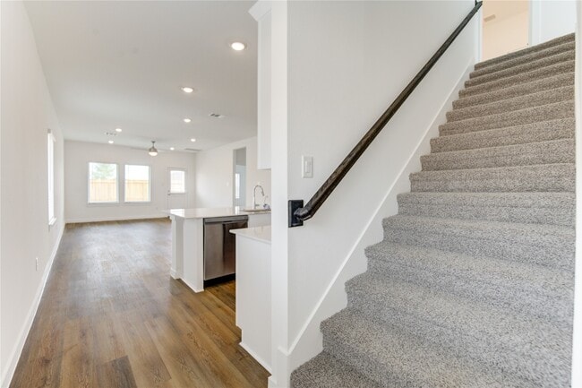 Building Photo - 9043 Rose Water Trl