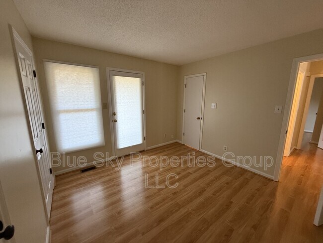 Building Photo - 146 Hanks St