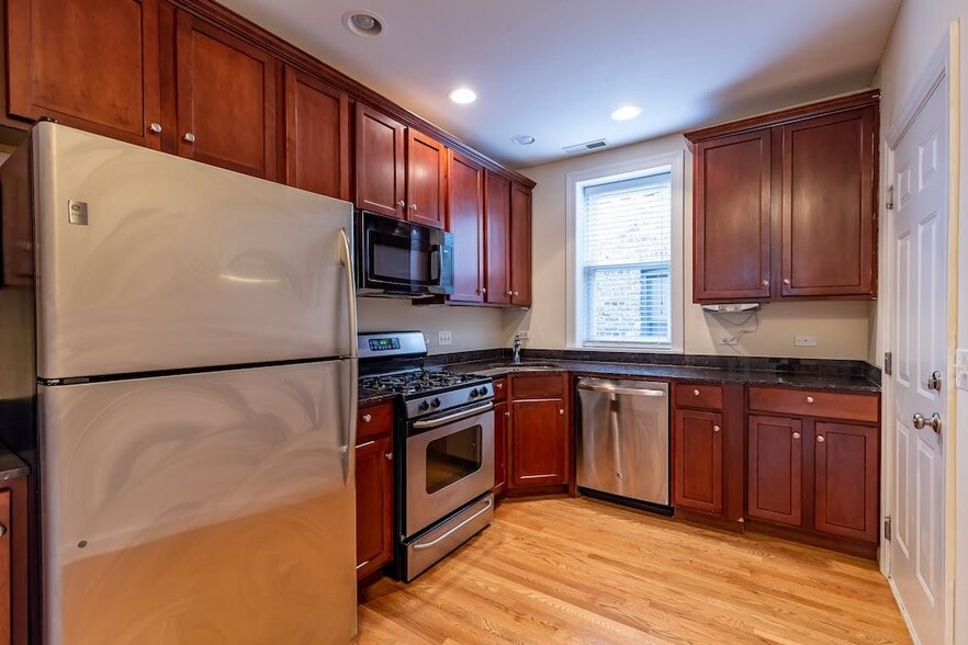 Building Photo - 3242 N Clifton Ave