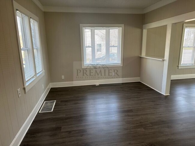 Building Photo - 304 E Monroe St Buckner MO 64016 - 4 bed/ ...