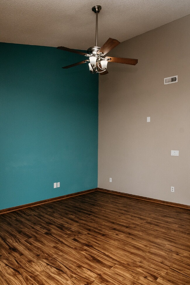 Building Photo - Move-In Ready! 3-Bed Home with Spacious Backyard