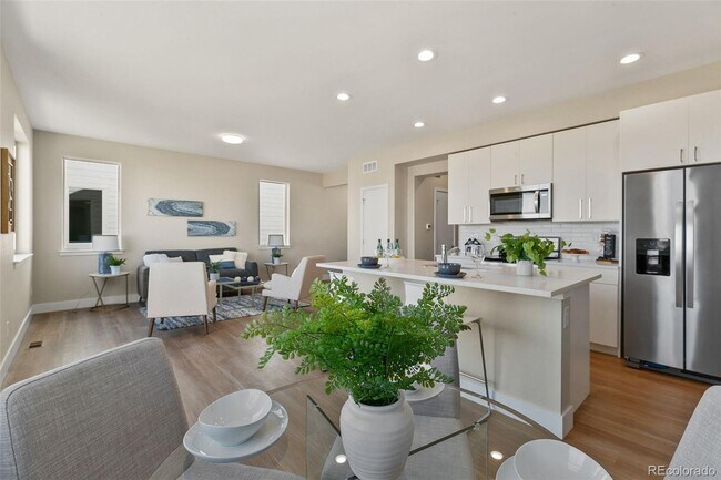 Building Photo - 521 S Main St