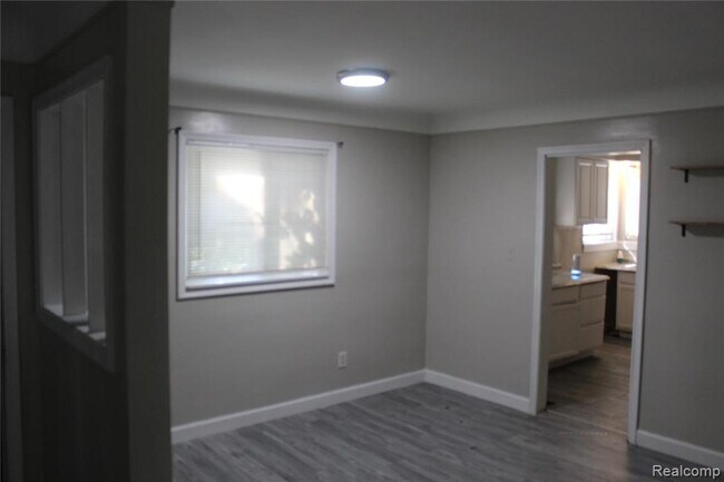 Building Photo - Updated Inkster 3 Bed / 1 Bath Home w/ Garage & Basement