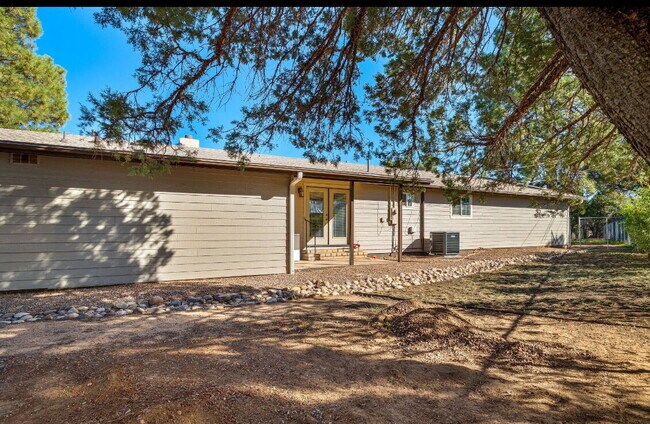 Building Photo - 620 N 1st Pl
