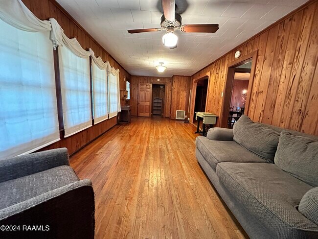 Building Photo - 115 Fallbrook Ave