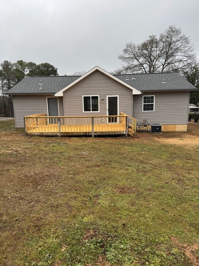 Building Photo - 3 bed & 2 bath in Saks! 1/2 off first months rent!