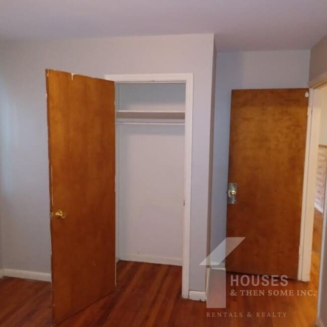 Building Photo - 714 Farley Ave