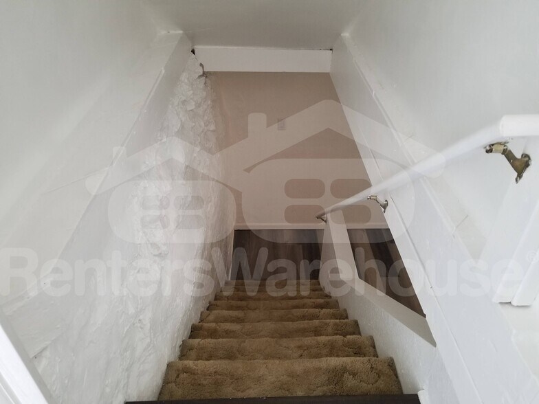 Building Photo - 616 2nd St NE