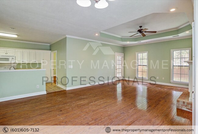 Building Photo - Cute, Comfortable and Convenient!