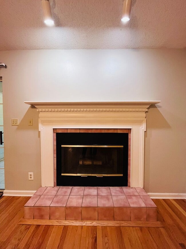 Building Photo - 3 BR/ 2 BA home located in Killearn Acres!