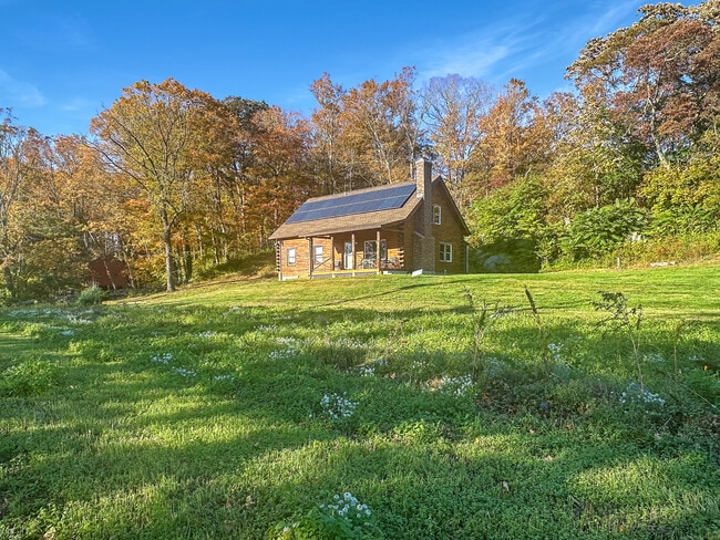 Building Photo - 698 Leetes Island Rd