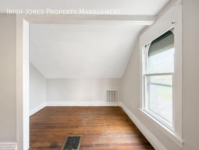 Building Photo - 270 Locust St