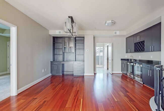 Building Photo - 210 Rocketts Way