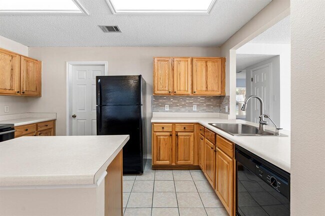 Building Photo - 1704 Matagorda Dr
