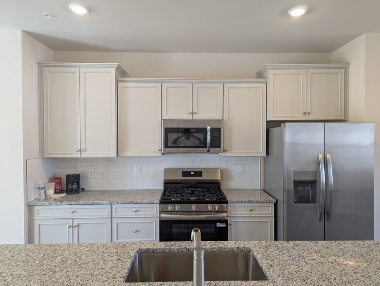 Building Photo - 2290 Marcy Dr
