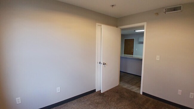 Building Photo - 60 Miller Ave SW