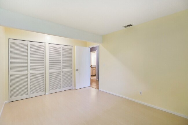 Building Photo - 4621 SW Caldew St