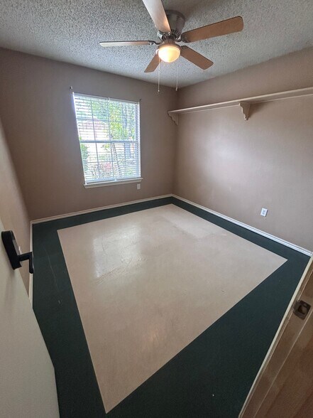 Building Photo - 1011 Windymeadow Ln
