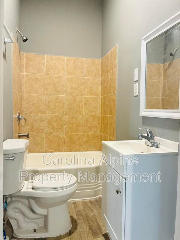 Building Photo - 910 Walnut St