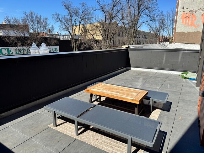 Building Photo - 4513 N Clark St