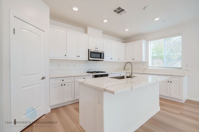 Building Photo - Beautifully Upgraded 2019-Built 4 Beds 3.5 Baths 2109 Sqft Home in Eastvale!