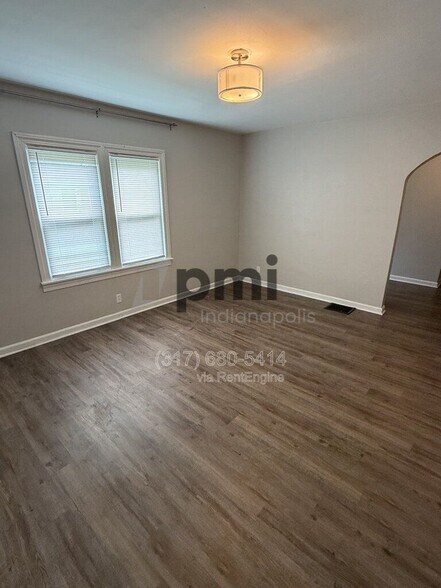 Building Photo - 1512 N Gladstone Ave