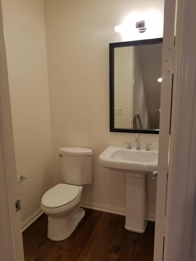 Building Photo - 2.0 bedroom in Azusa California 91702