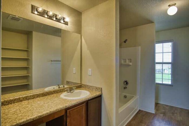 Building Photo - Hunters Pond - 10702 Goose Way, San Antoni...