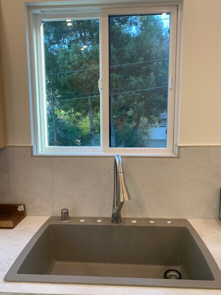 Building Photo - 220 Hiawatha Ave