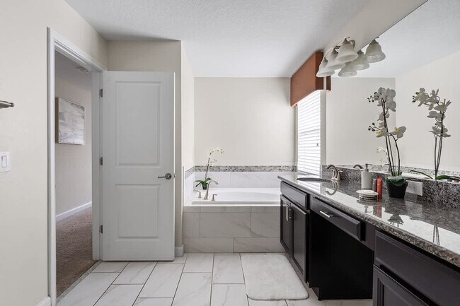 Building Photo - 4702 Sleepy Hollow Dr