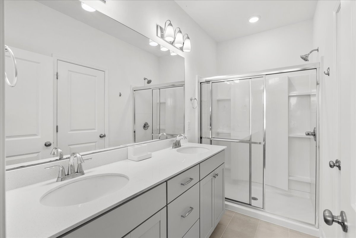 Building Photo - 7906 Flatrock Park Dr