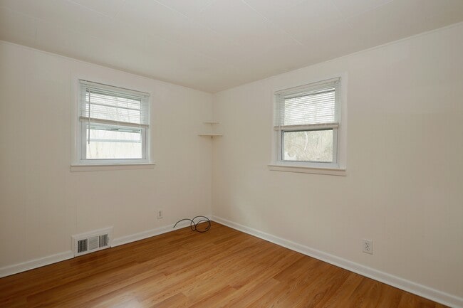 Building Photo - 121 Westport Rd
