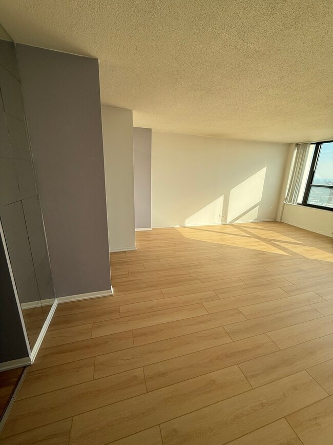 Building Photo - 5100 N Marine Dr