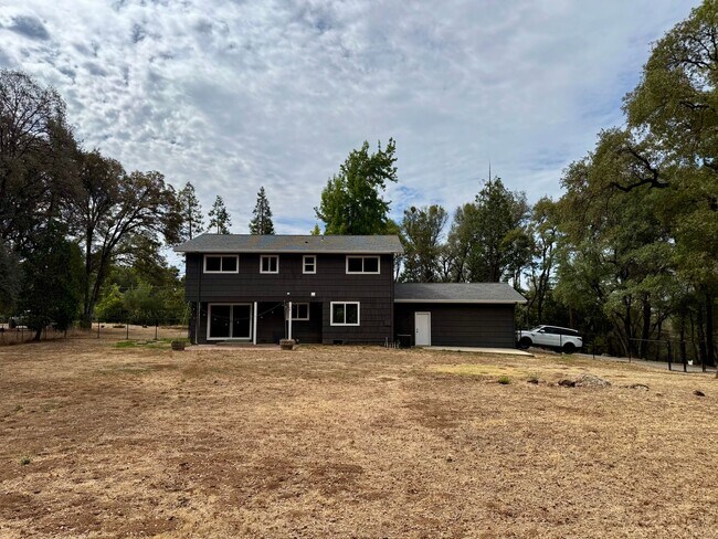 Building Photo - 5780 Stanley Dr