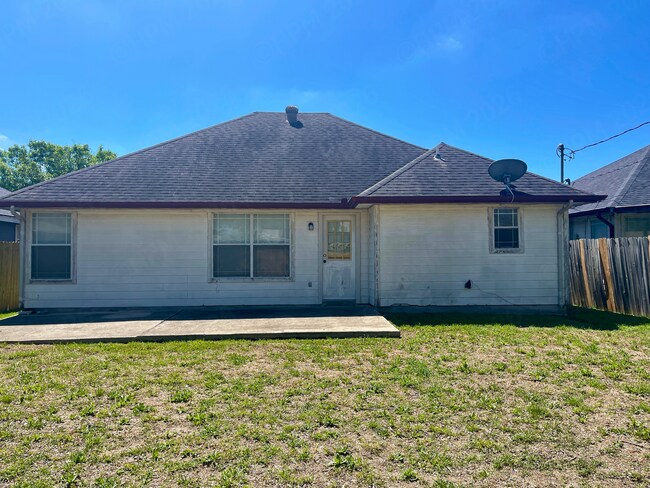 Building Photo - Beautiful 3 Bedroom Home Near Brooks City Base in South San Antonio