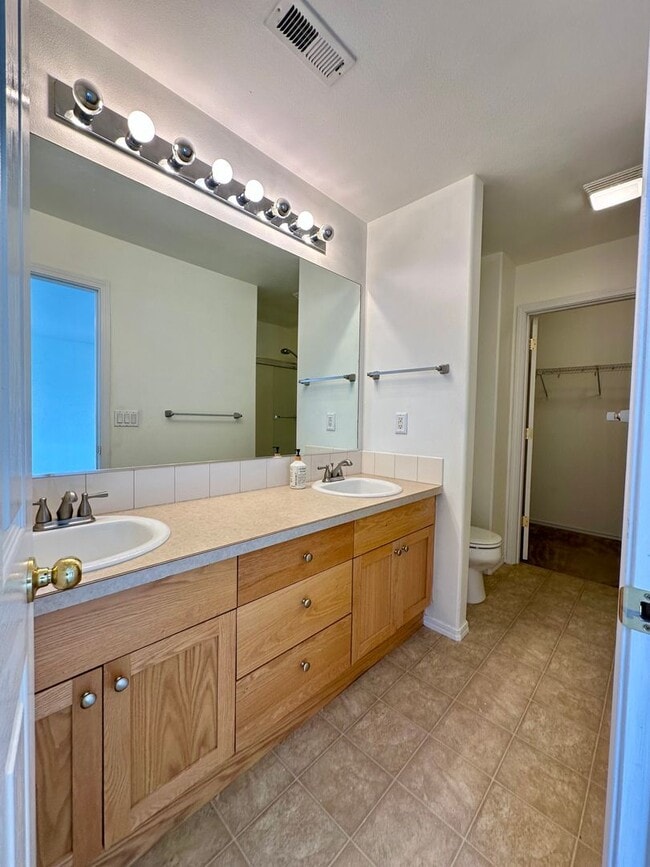 Building Photo - 2895 SW Indian Ave