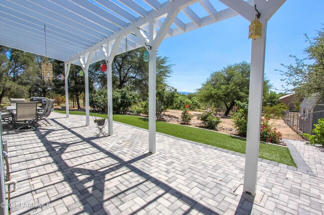 Building Photo - 2440 W Live Oak Dr