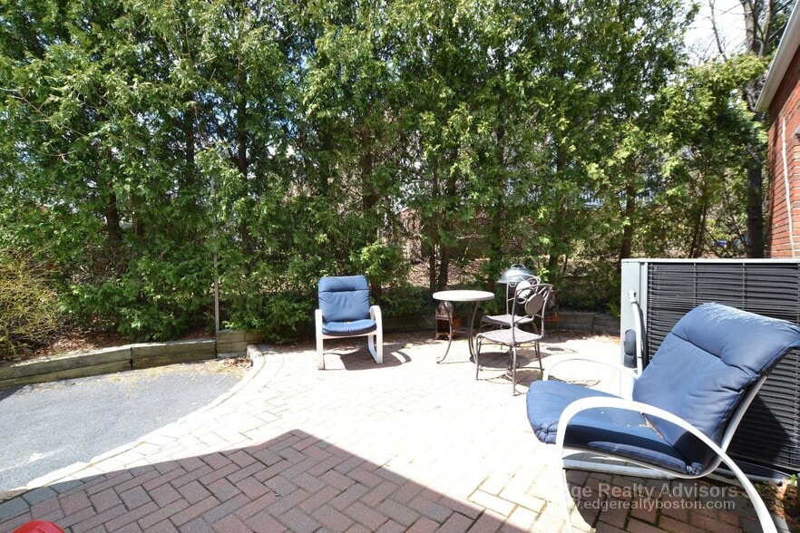 Building Photo - 6 Cummings Rd