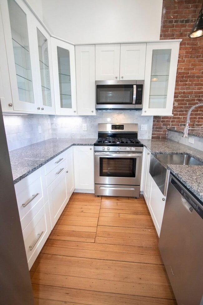 Building Photo - 440 Central Ave