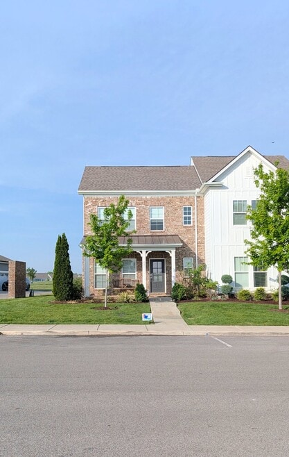 Building Photo - 531 Farmstead Ln