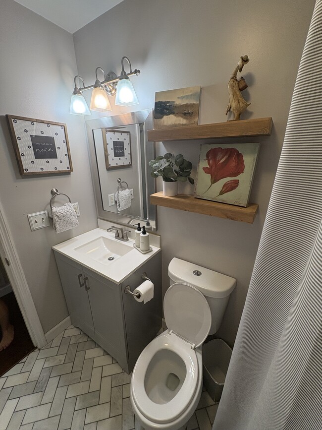 Building Photo - 5064 English Village Dr