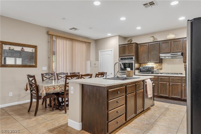 Building Photo - 3069 Regal Cove St