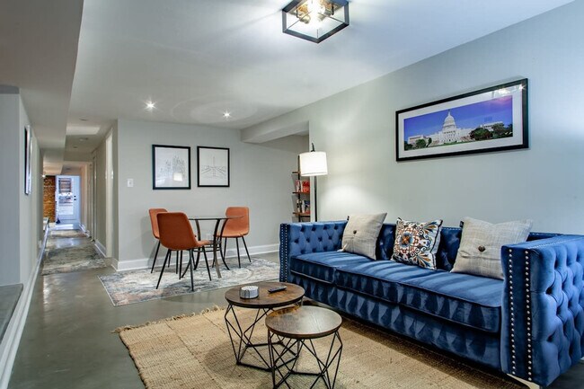 Primary Photo - 824 Varnum St NW