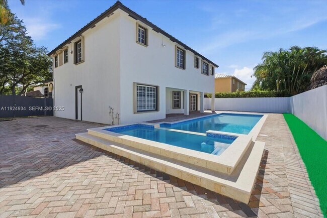 Building Photo - 16310 NW 84th Ct