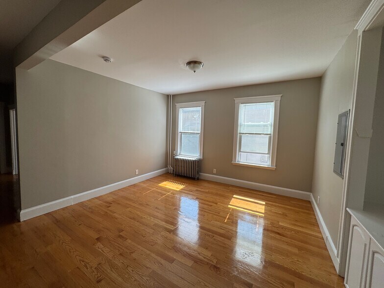 Building Photo - 62 Fayston St