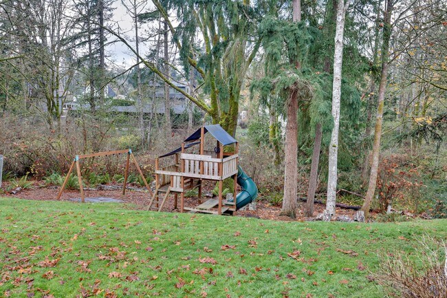 Building Photo - Beautiful Spacious Bainbridge Home