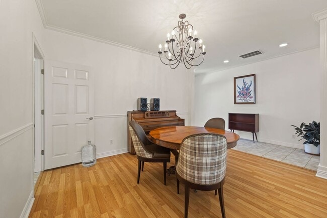 Building Photo - Spacious 3-Bedroom, 2.5 Bathroom Home in Woods Creek - Prime Bentonville Location