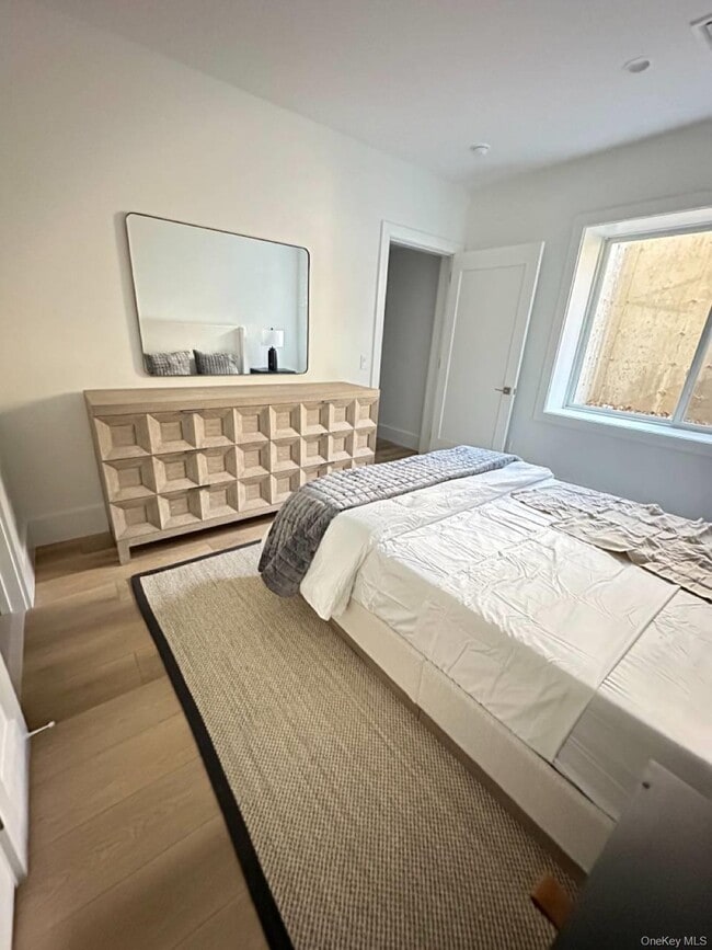 Building Photo - 14 Happy Ln